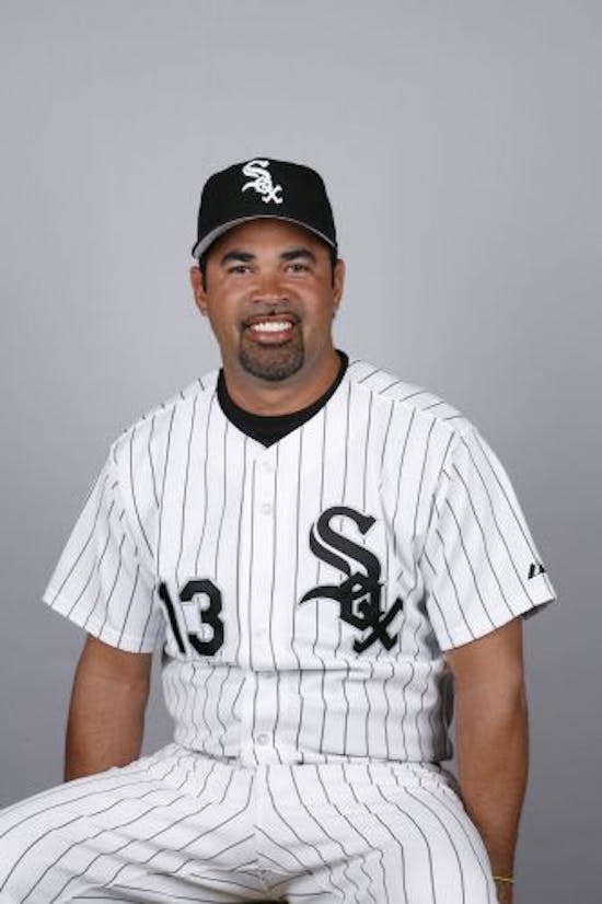Ozzie Guillen makes a brilliant barehanded play 