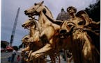 Minnesota State Capitol (St. Paul) / Spectators were able to get a close look at the front of the Quadriga sculpture after it was lifted off the Capit