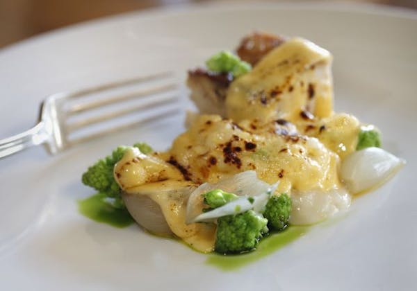 Chicken with broccoli, onions and Cheddar cheese, Travail-style.