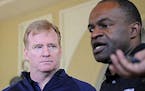 Goodell, Smith meet with rookies