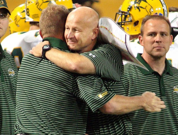 North Dakota State coach Craig Bohl, center, coached the Bison to an upset at Metrodome four years ago, and brings to town another Minnesota-heavy gro