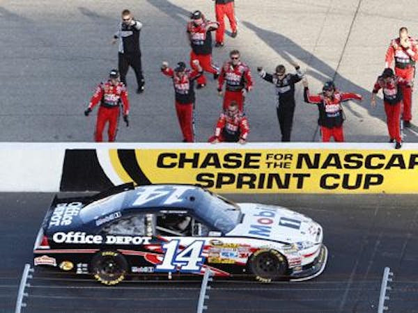 Tony Stewart wins another Chase race