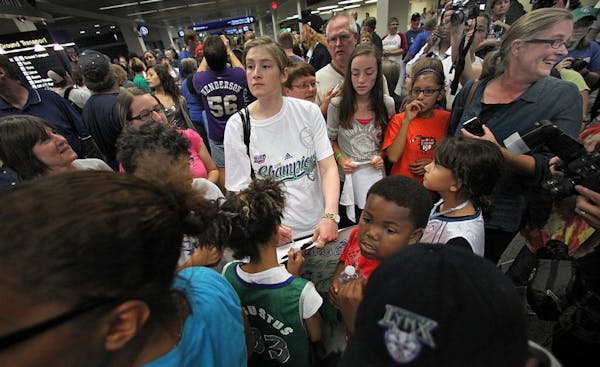 Lindsay Whalen signed autographs and talked with fans she moved through the crowd.