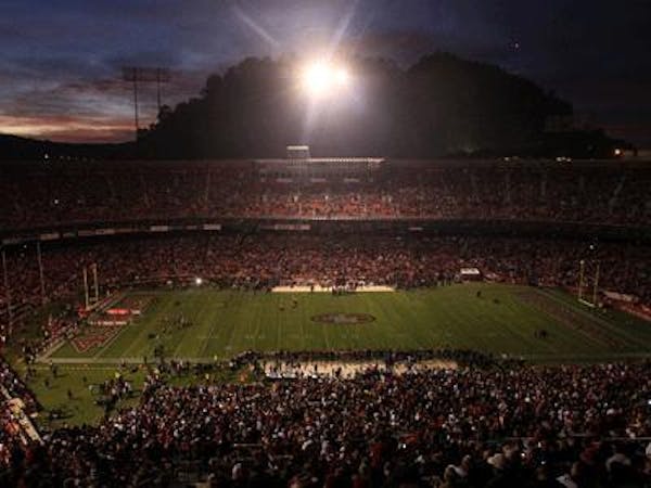 Video: Power outage at 49ers game