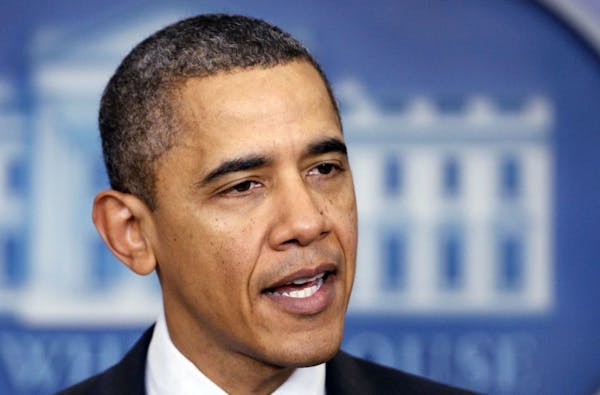 Obama calls Boehner, Reid amid tax cut standoff