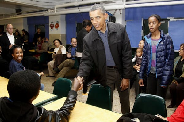 Obamas mark King's birthday with volunteer outing