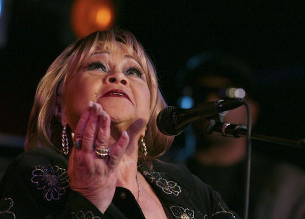 Legendary blues singer Etta James dies