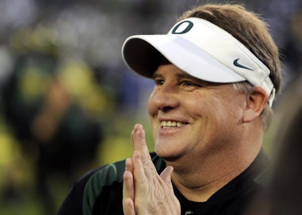 Eagles hire Oregon's Chip Kelly