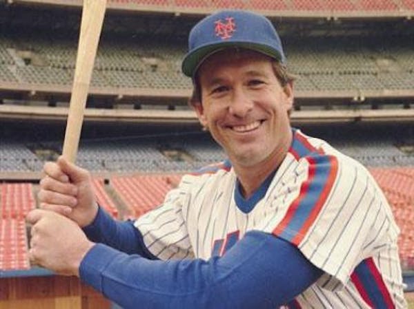 Hall of Fame catcher Gary Carter dies at 57