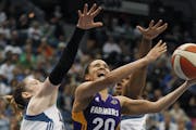 Los Angeles' Kristi Toliver went up for a shot against the Lynx's Lindsay Whalen.
