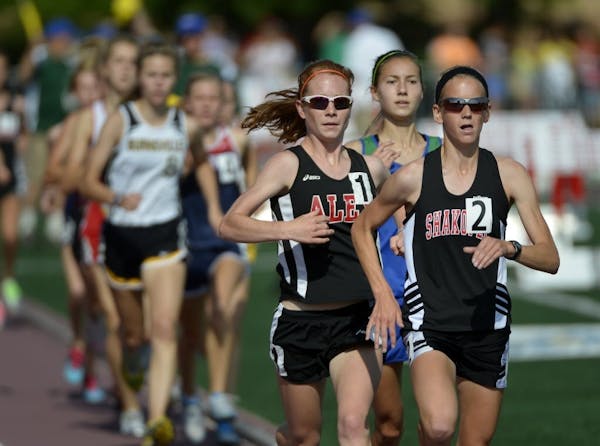Maria Hauger (right) of Shakopee beat Eagan’s Danielle Anderson, middle, and Jamie Piepenburg of Alexandria (left) in the 3,200-meter final at state