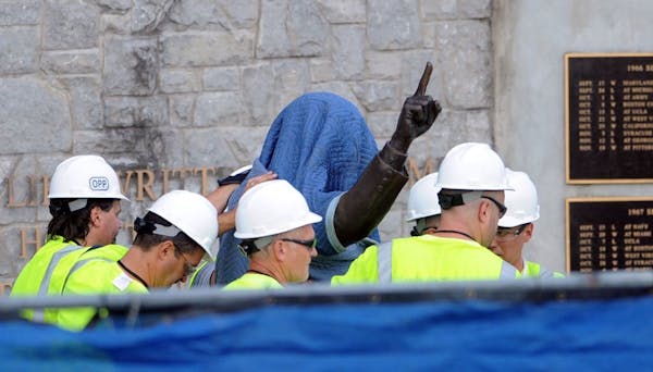 Penn State removes Paterno statue
