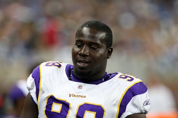 Defensive tackle Letroy Guion