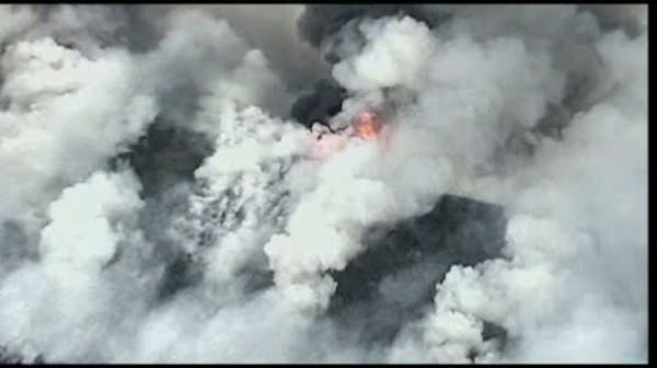 1,000 firefighters battle wildfire