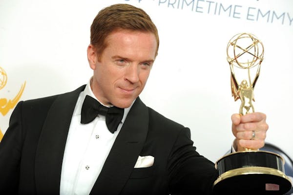 Emmys show love for 'Homeland,' 'Modern Family'