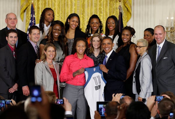 Obama welcomes Lynx to White House