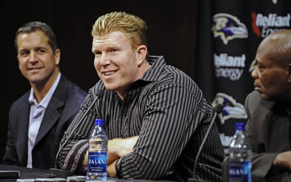 Former Vikings center Matt Birk (center), now with the Baltimore Ravens