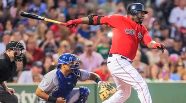 David Ortiz re-signs with Red Sox