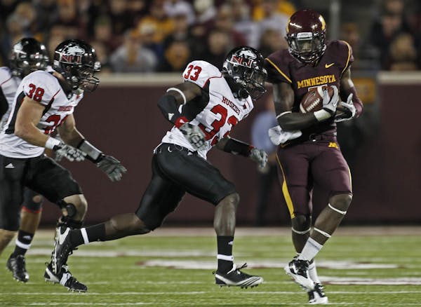 MarQueis Gray catching a pass against Northern Illinois in 2010.