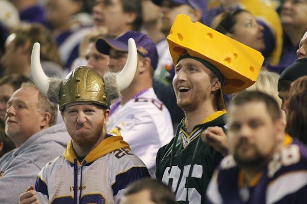 Both sides: Vikings at Packers