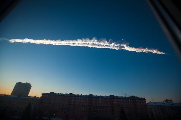 Raw video: Meteorite falls in Russian Urals