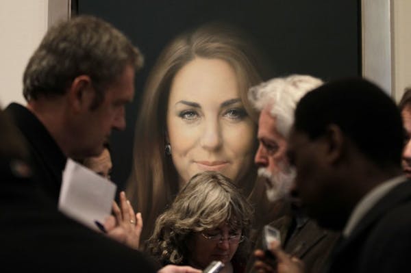 Kate's portrait unveiled, critics not impressed