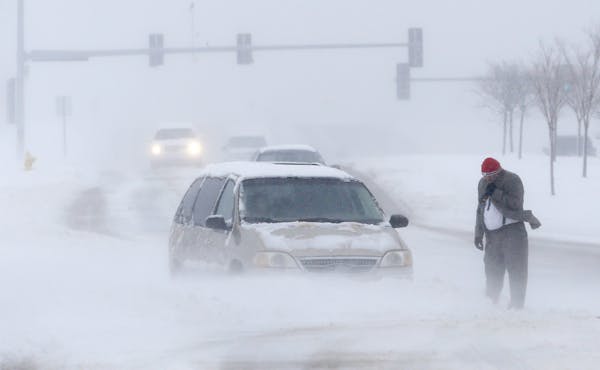 Midwest hit by powerful spring snowstorm