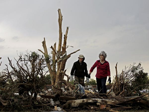 Huge tornado kills dozens near Oklahoma City