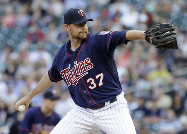 Mike Pelfrey winds up on a pitch against the Seattle Mariners in the first inning