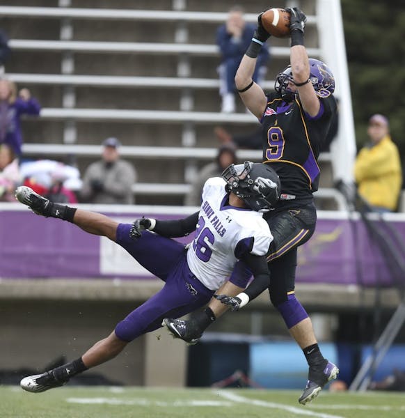 Minnesota State University of Mankato wide receiver Adam Thielen made a catch with Sioux Falls' John Tidwell defending and ran it in for a touchdown