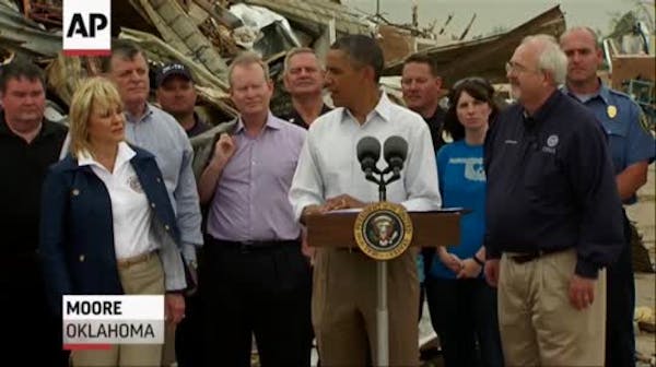 Obama visits Oklahoma, consoles tornado victims