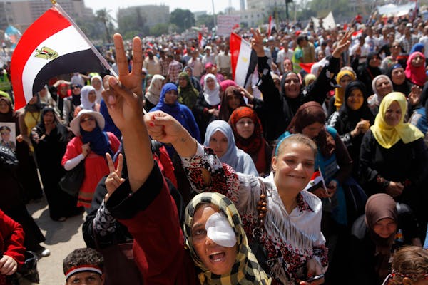 Egyptian troops open fire on Morsi supporters