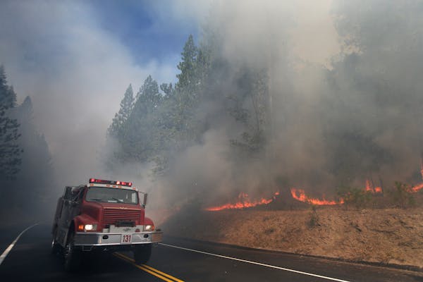 Crews gain ground on Yosemite wildfire