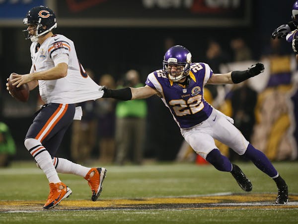 Vikings' Harrison Smith grabs Bears quarterback Jay Cutler in the 4th quarter, forcing an incomplete pass last December.