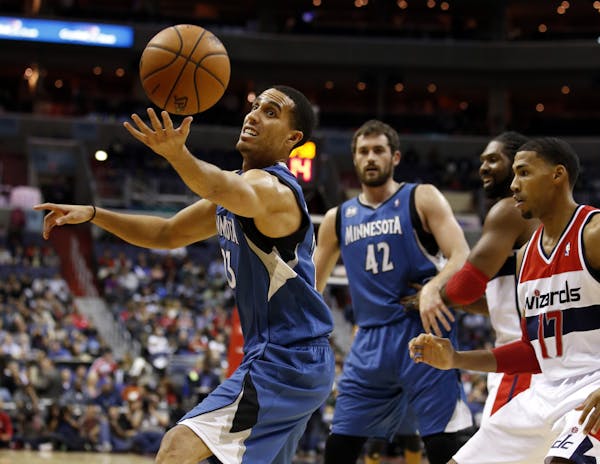Minnesota Timberwolves guard Kevin Martin (23) grabs the loose ball in front of Washington Wizards guard Garrett Temple (17), with Timberwolves forwar