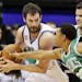 The Timberwolves’ Kevin Love kept an eye on Boston’s Phil Pressey, right, as Celtics’ Kris Humphries came into the play in the second half Satur