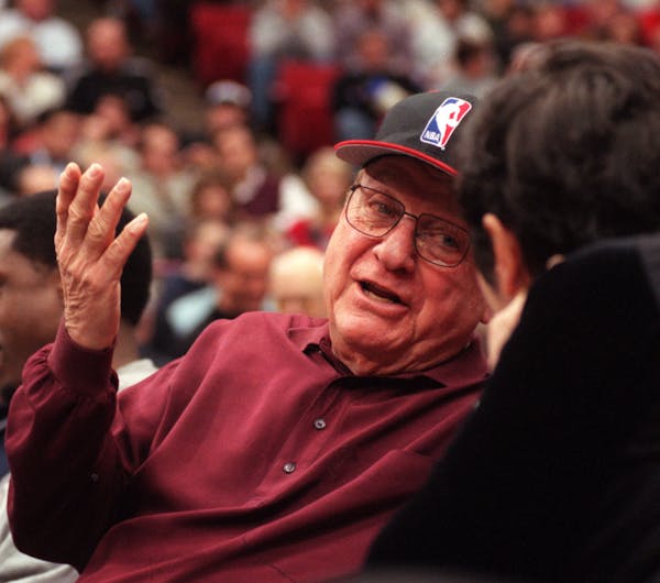 Marv Wolfenson spoke at a Timberwolves game in December 2000, long after he sold the team to Glen Taylor. Wolfenson, half of the “Harv and Marv” t