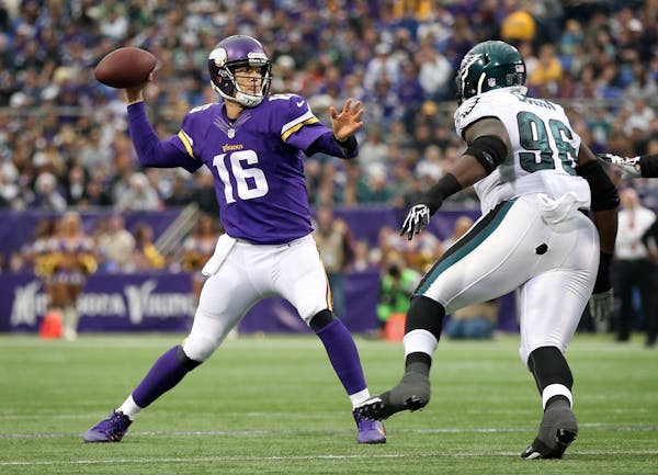 Minnesota Vikings quarterback Matt Cassel (16) threw under pressure from Eagles linebacker Connor Barwin (96). The Vikings won 48-30.