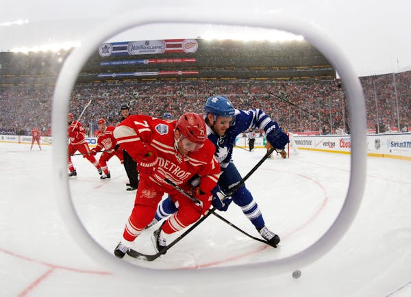 Maple Leafs top Wings in Winter Classic