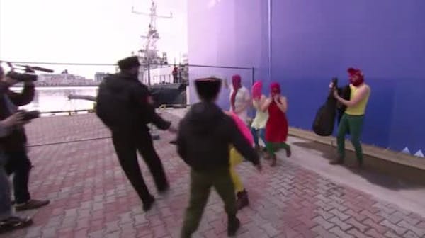 Russian security attacks Pussy Riot members