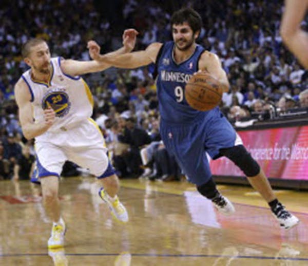 Timberwolves guard Ricky Rubio drove past Golden State's Steve Blake during the first half of the Warriors' 130-120 victory Monday.