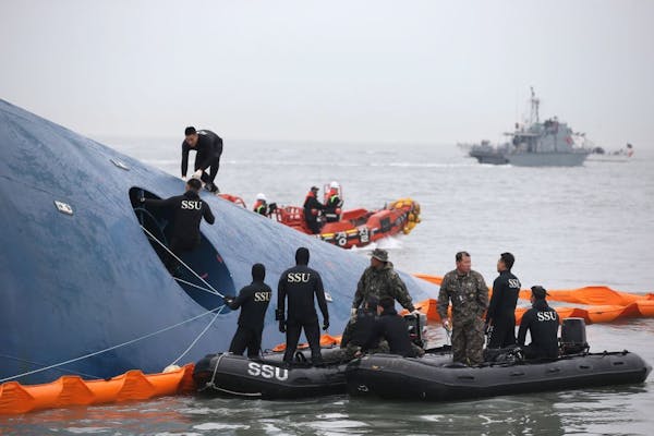 Captain of sunken South Korean ferry apologizes