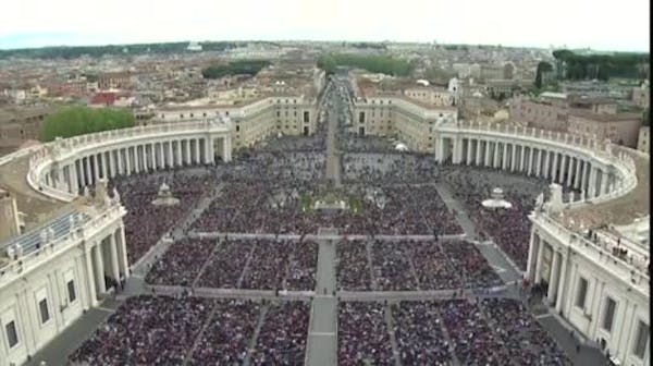 Pope leads Vatican Palm Sunday procession