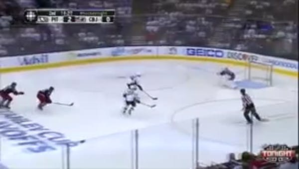 Penguins advance on Malkin's hat trick
