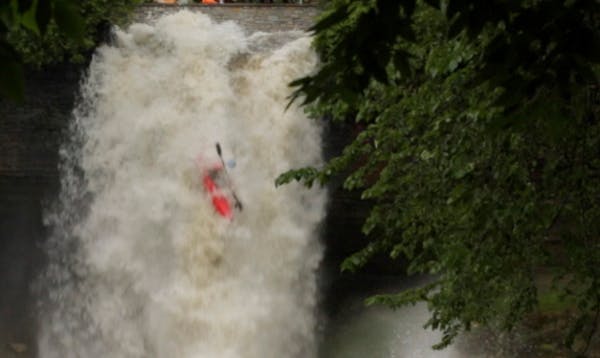 Do not try this: Pro kayaker plunges over Minnehaha Falls