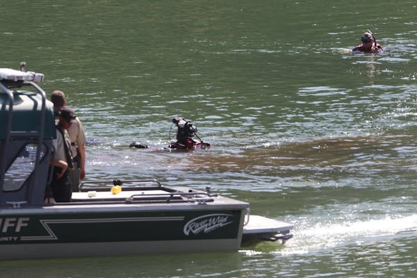 Four family members drown in Oregon lake