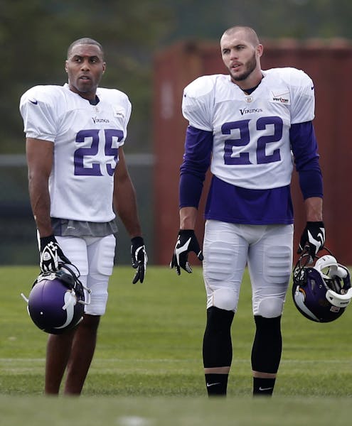 Newly acquired Vikings safety Chris Crocker, left, stood with the team’s best safety, Harrison Smith, during the afternoon practice on Monday in Man