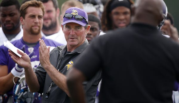 Minnesota Vikings head coach Mike Zimmer applauded alumni players that were visiting practice on Thursday.