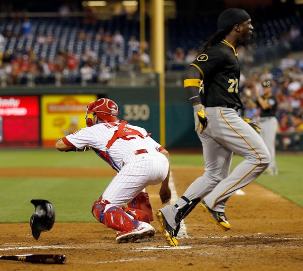 Inside-the-park home run lifts Pirates