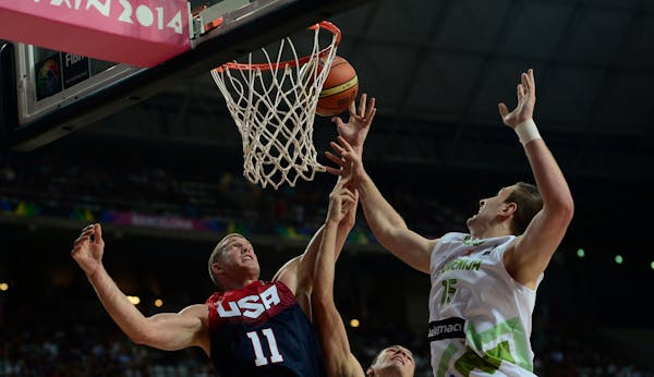 USA routs Slovenia; reaches World Cup semis